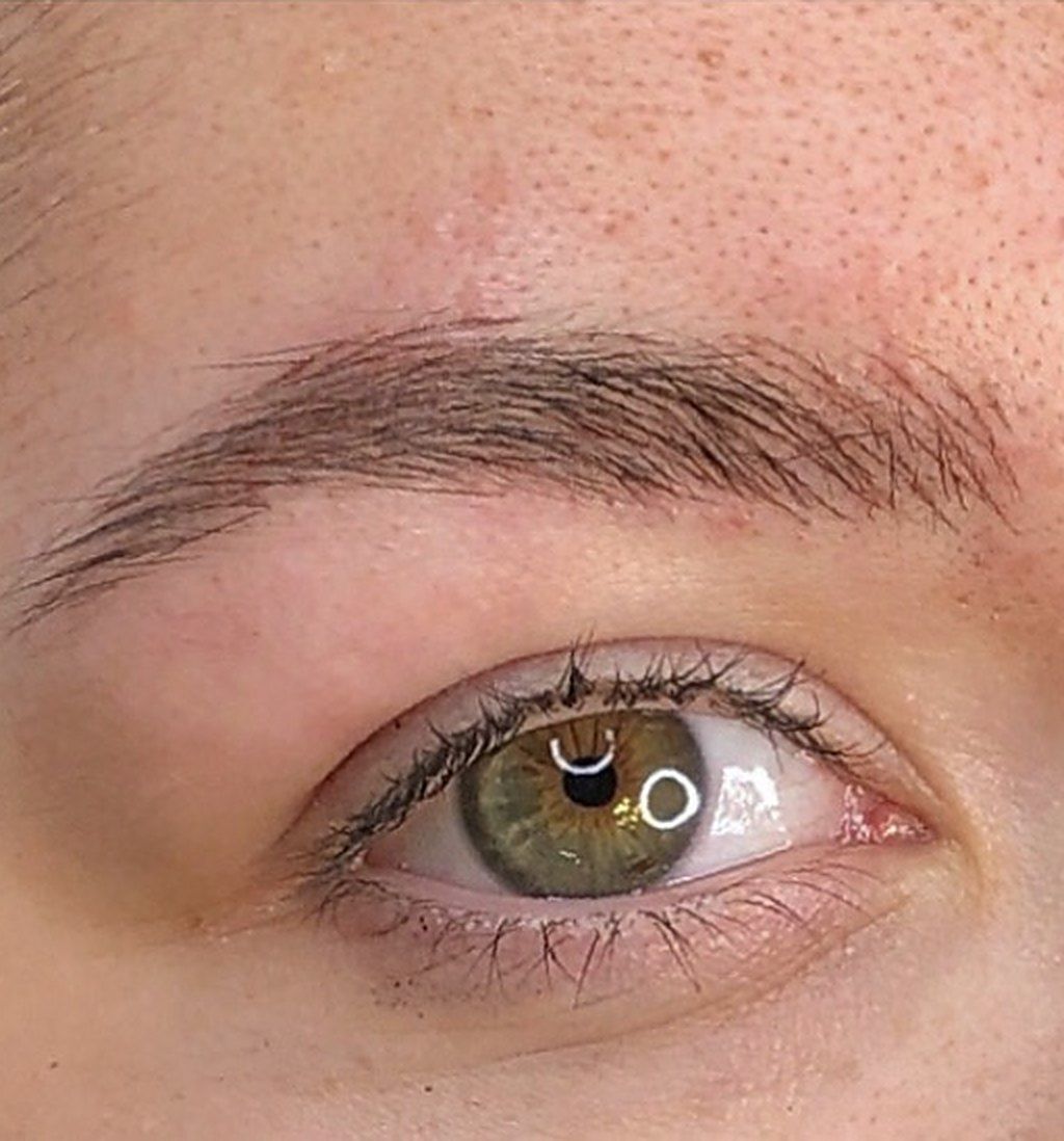 Hair-stroke brow by Karina Birke, with the start, arch and tail marked